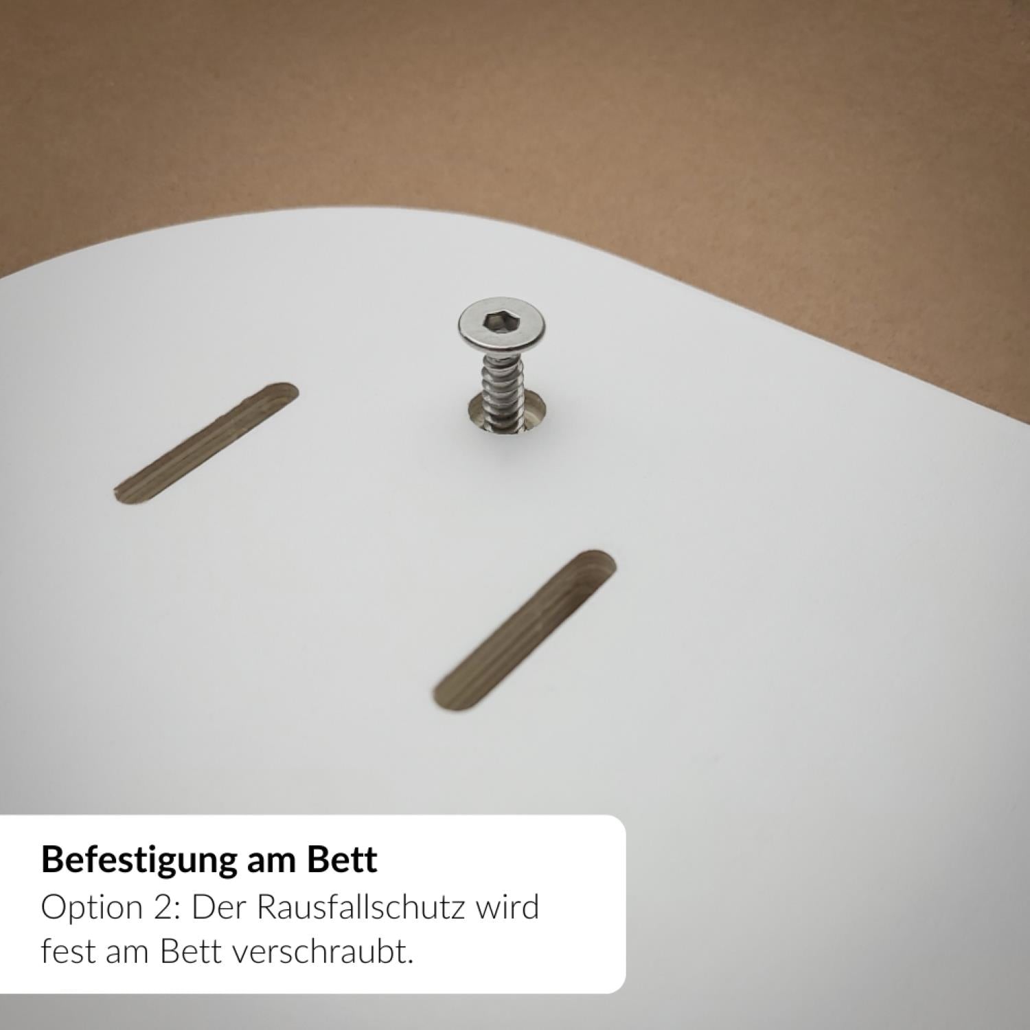 Anbringen des Wunderlab-Rausfallschutzes direkt am Bett angeschraubt – schnelle Befestigung
